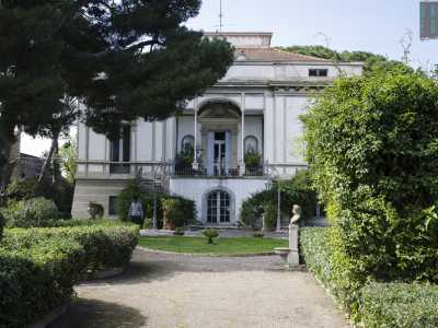 La villa Di Cagno ai civici 455 e 457. Tale struttura fu edificata nel 1890 ed � appartenuta all�ex sindaco di Bari Vito Antonio Di Cagno 